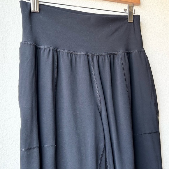 Athleta Salutation Cargo Jogger Black small - Picture 7 of 16